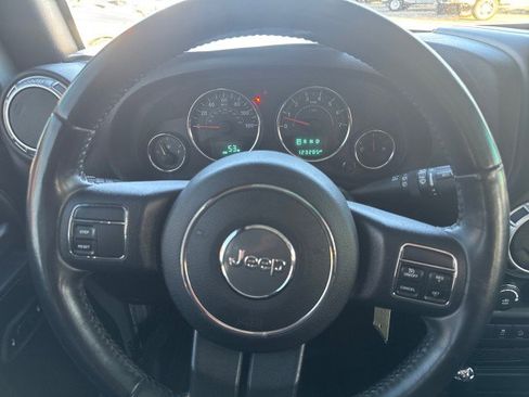 Used 2017 Jeep Wrangler Unlimited Sahara image 8