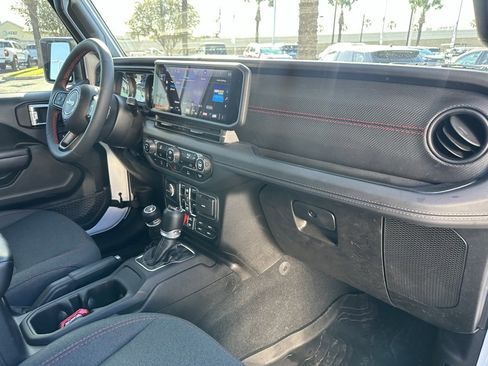 Used 2024 Jeep Wrangler Unlimited Rubicon image 24