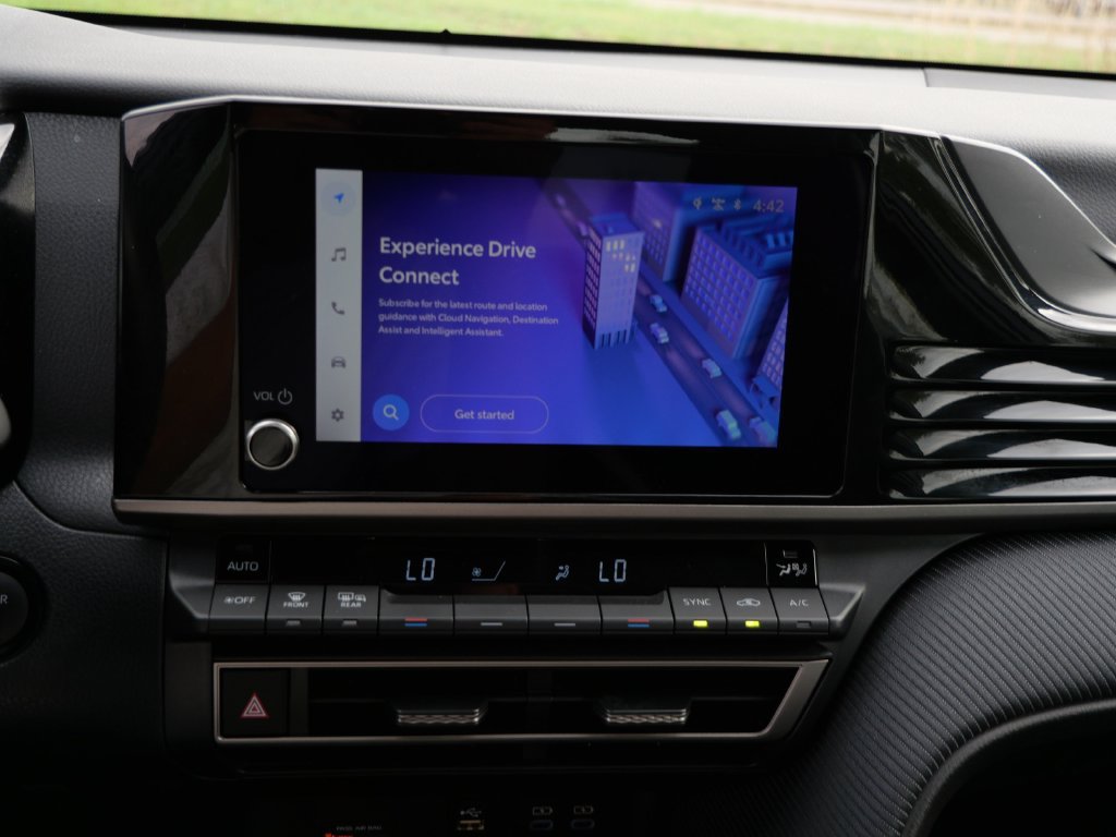Certified 2025 Toyota Camry SE FWD image 22