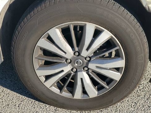Used 2020 Nissan Pathfinder SV FWD image 3