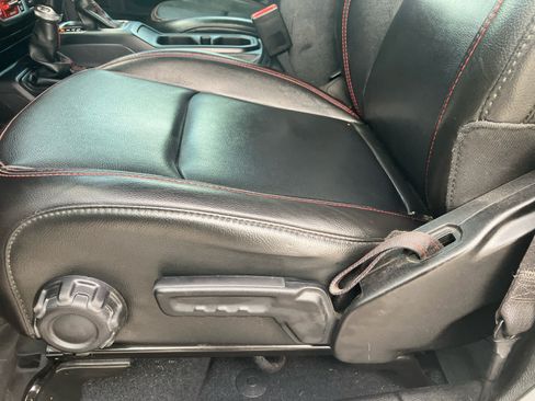 Used 2022 Jeep Gladiator Rubicon w/ LED Lighting Group AWD/4WD image 12
