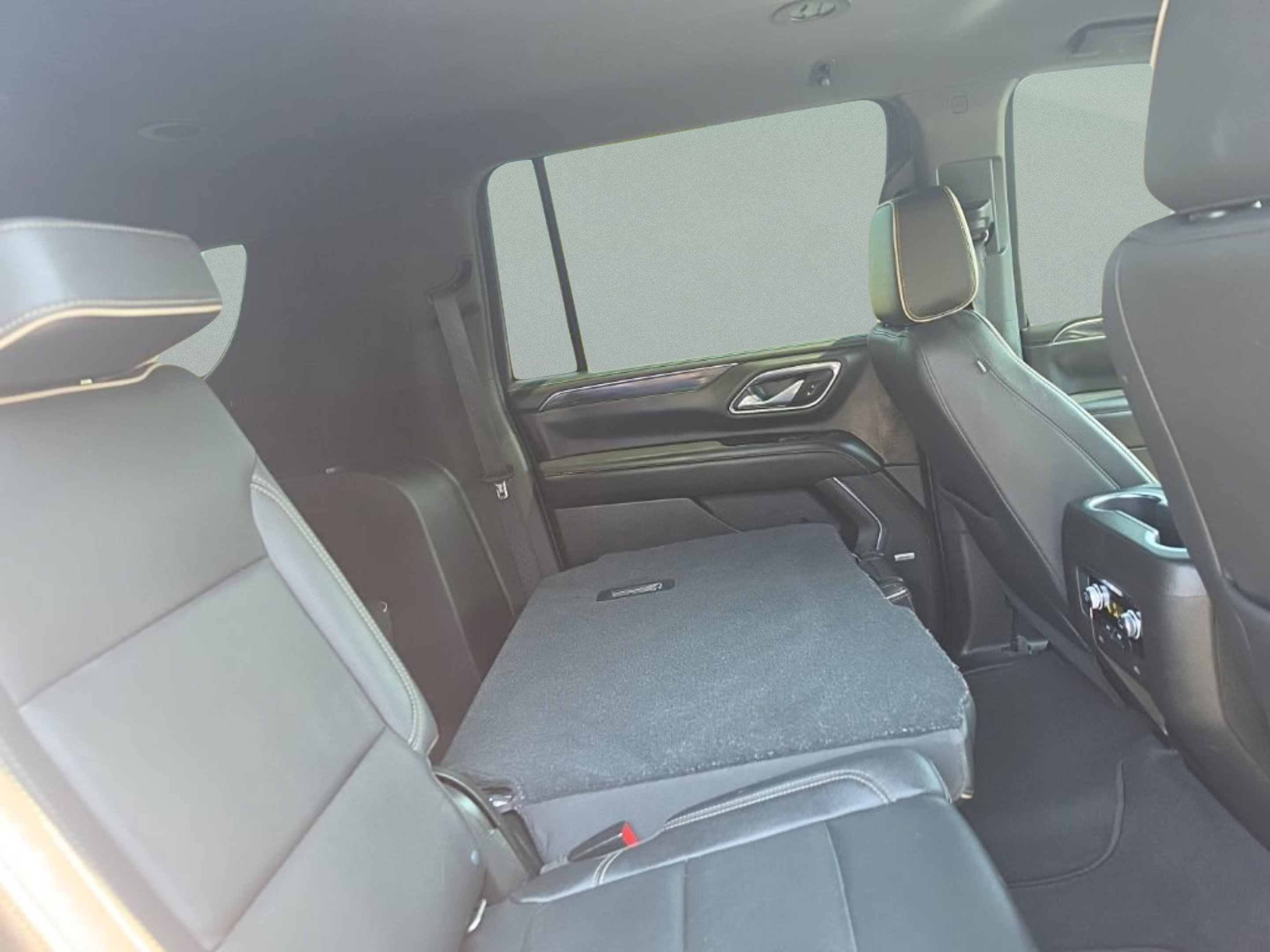 Used 2021 GMC Yukon XL SLT AWD/4WD image 32