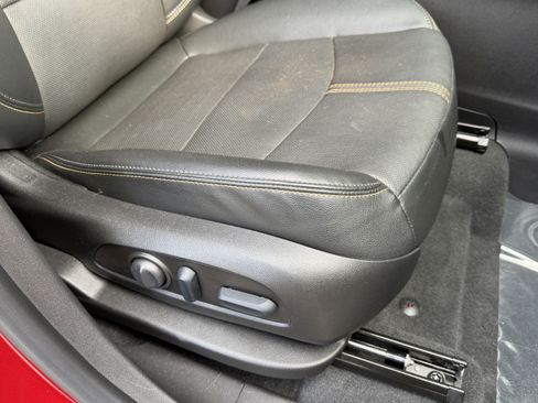 Used 2023 Chevrolet Equinox Premier image 19