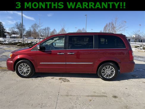 Used 2016 Chrysler Town & Country Touring-L image 28