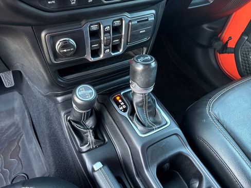 Used 2018 Jeep Wrangler Unlimited Sahara image 24