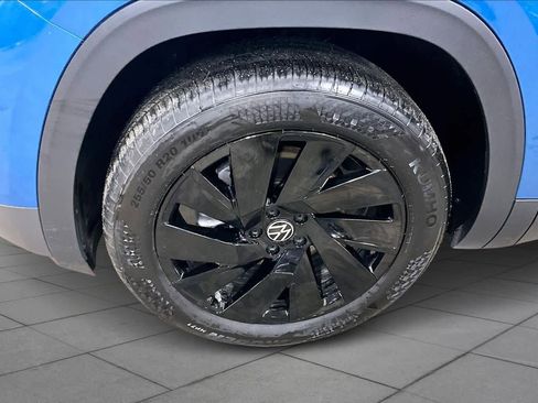 Used 2025 Volkswagen Atlas Cross Sport SE image 11