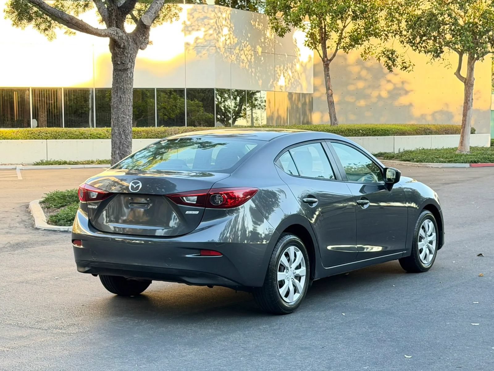 Used 2015 MAZDA MAZDA3 i Sport FWD image 4