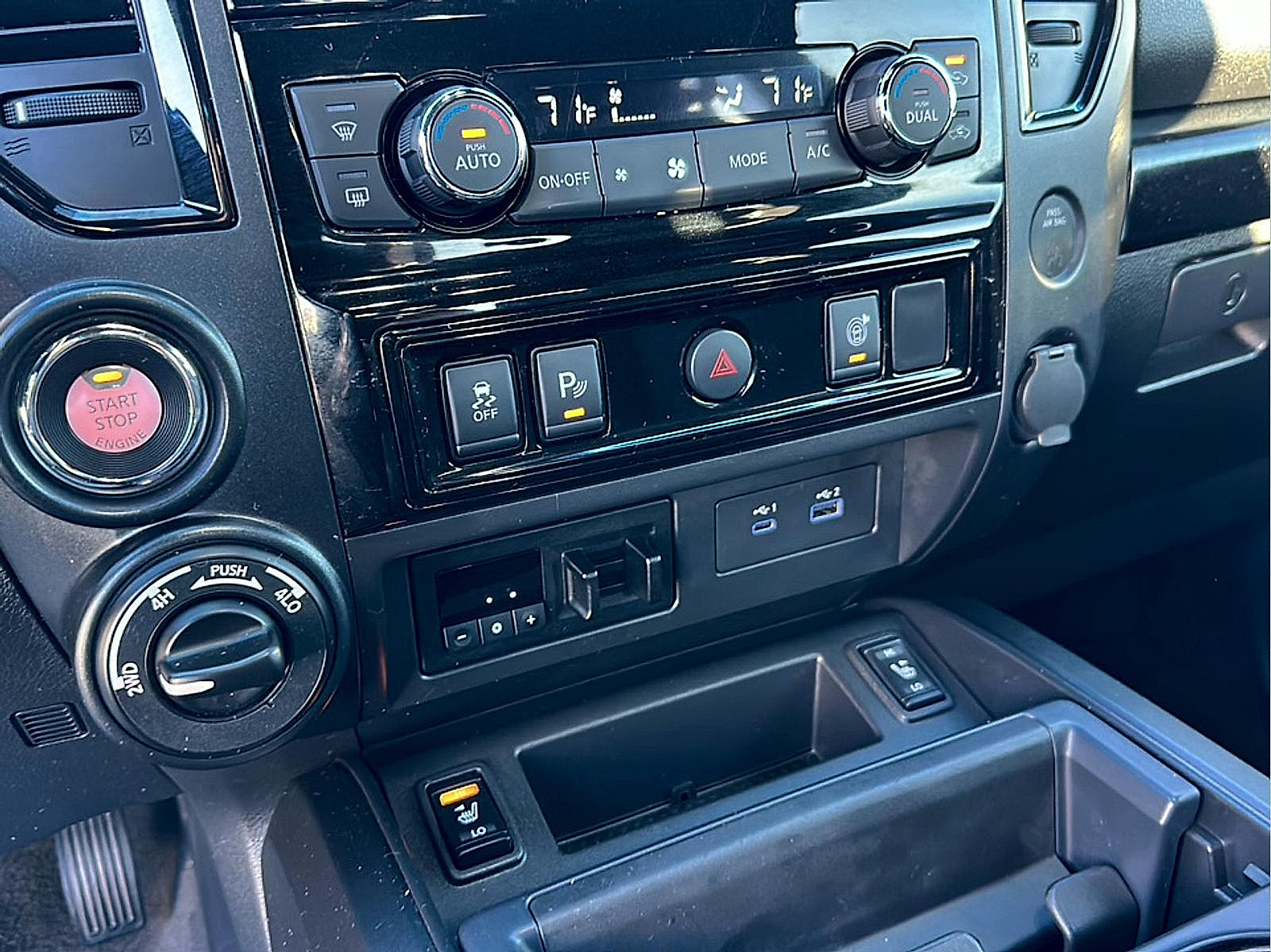 Used 2023 Nissan Titan SV w/ SV Convenience Package AWD/4WD image 18