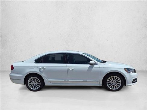 Used 2017 Volkswagen Passat 1.8T SE FWD image 4