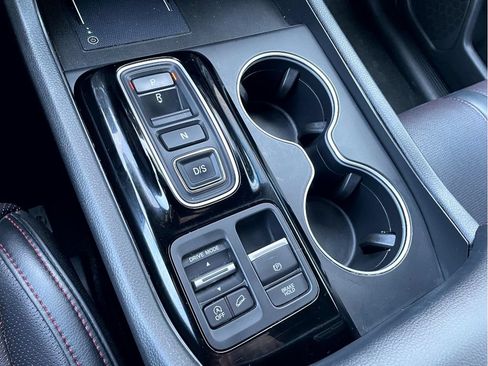Certified 2025 Honda Pilot Black Edition image 20