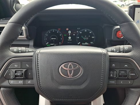 Certified 2026 Toyota 4Runner TRD Off-Road Premium AWD/4WD image 19