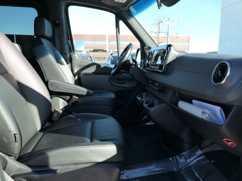 Used 2023 Mercedes-Benz Sprinter 2500 image 29