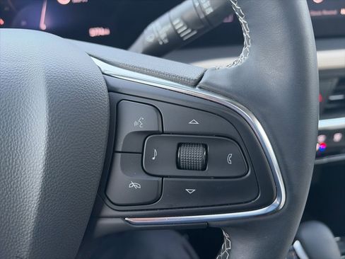 Used 2025 Buick Encore GX Avenir w/ Avenir Technology Package image 18