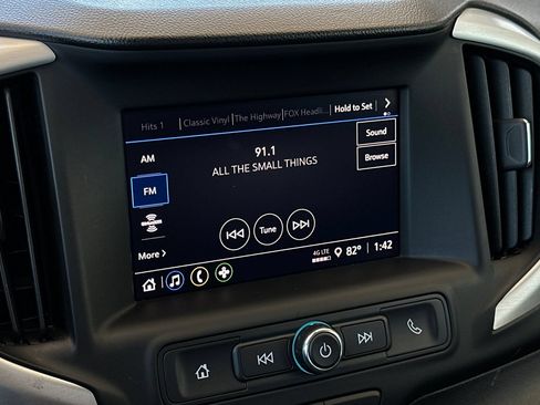 Used 2024 GMC Terrain SLE FWD image 17