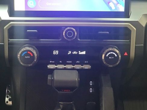 Used 2025 Toyota Tacoma TRD Sport AWD/4WD image 21