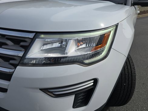 Used 2018 Ford Explorer XLT image 32