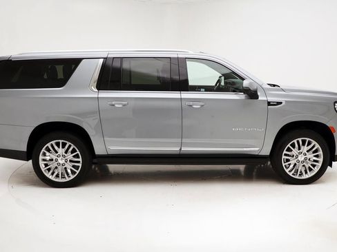 Used 2024 GMC Yukon XL Denali w/ Advanced Technology Package image 3