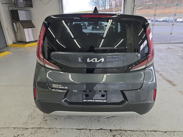 Used 2025 Kia Soul LX FWD image 4