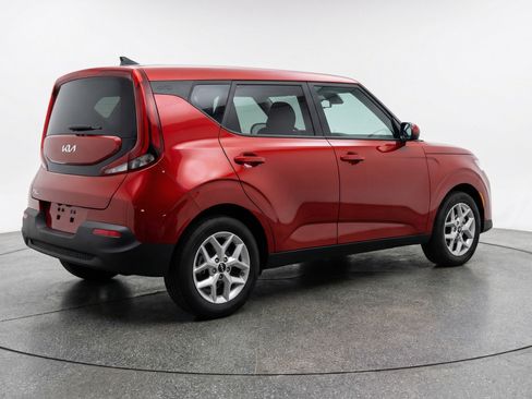 Used 2025 Kia Soul LX w/ LX Technology Package FWD image 9