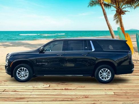 Used 2026 Chevrolet Suburban LT w/ Comfort Package RWD image 3
