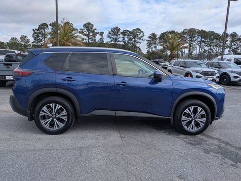 Used 2022 Nissan Rogue SV w/ SV Premium Package image 3