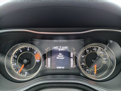 Used 2019 Jeep Cherokee Latitude Plus AWD/4WD image 7