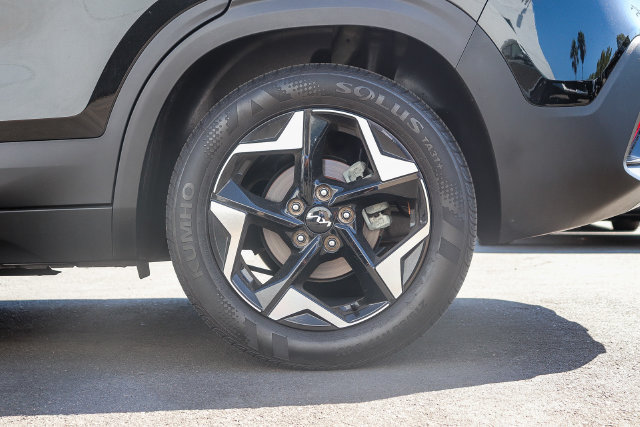 Certified 2025 Kia Seltos EX FWD image 10