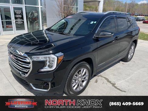 Used 2024 GMC Terrain SLT image 1