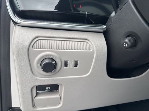 New 2026 Jeep Grand Wagoneer Summit AWD/4WD image 17