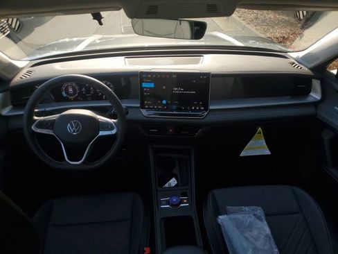 New 2026 Volkswagen Tiguan SE image 15