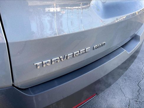 Used 2023 Chevrolet Traverse LT image 32