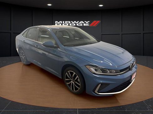 Used 2025 Volkswagen Jetta SE FWD image 1