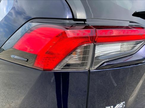 Used 2020 Toyota RAV4 XLE w/ Convenience Package FWD image 28