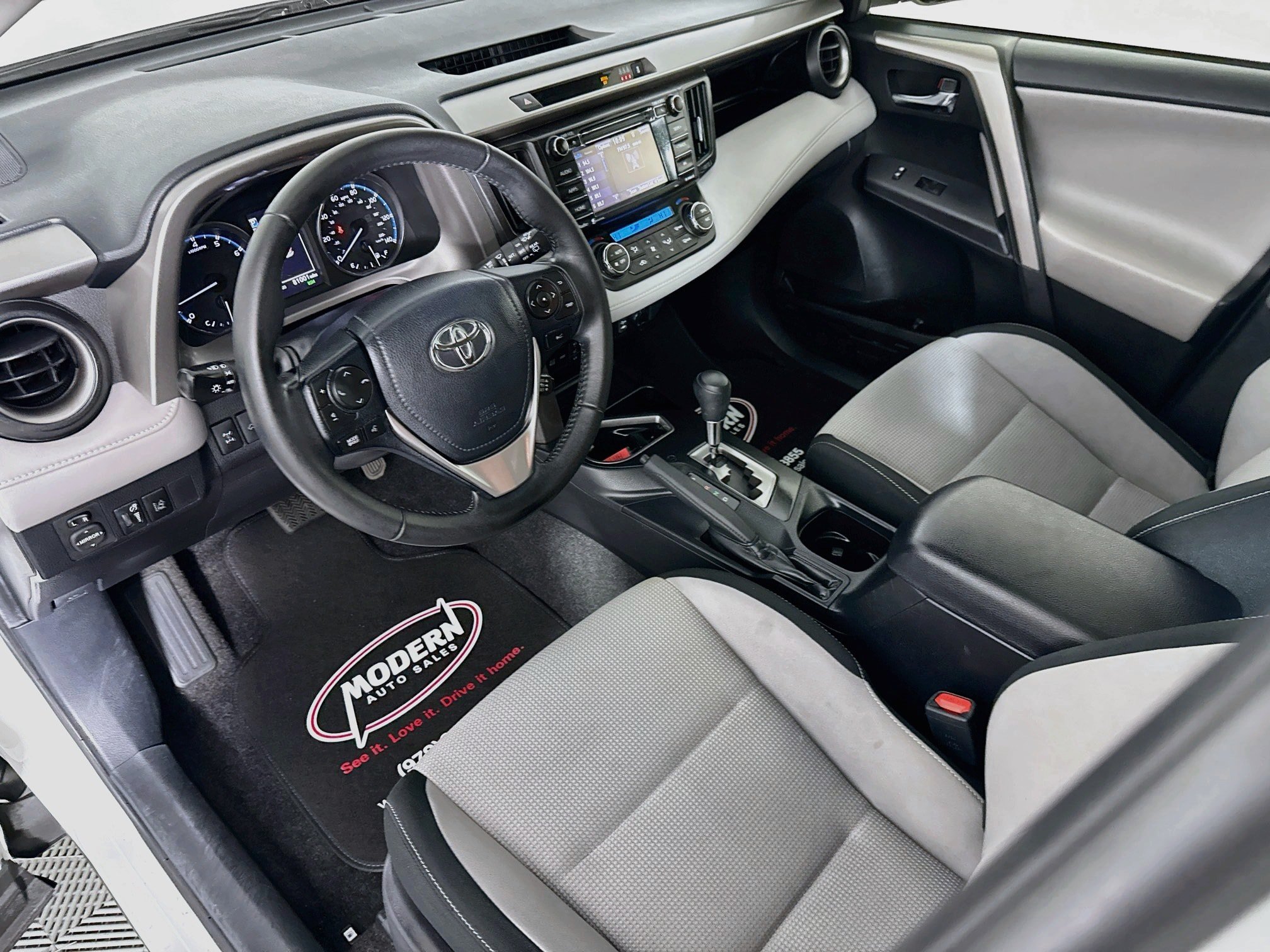 Used 2018 Toyota RAV4 XLE AWD/4WD image 8