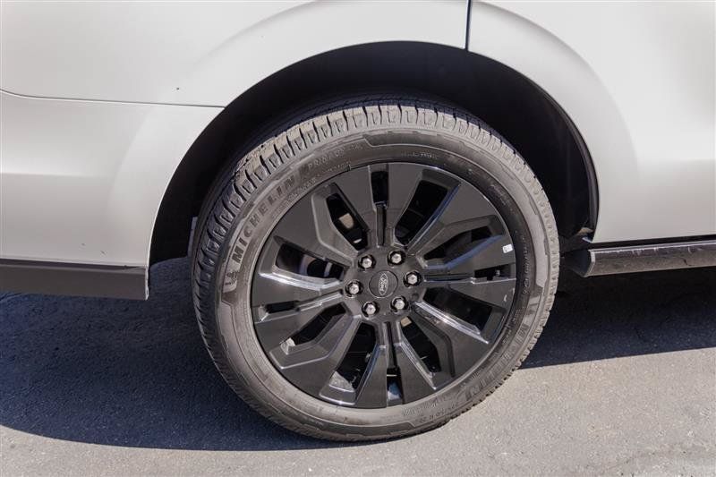 Used 2025 Ford Expedition Platinum w/ Stealth Appearance Package AWD/4WD image 45