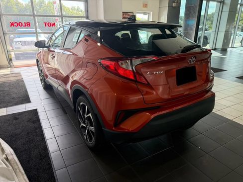 Used 2020 Toyota C-HR XLE FWD image 4