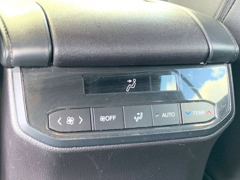 Used 2025 Toyota Highlander XSE AWD/4WD image 24