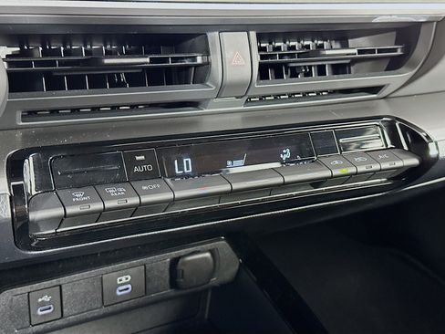 Used 2025 Toyota Prius LE image 24