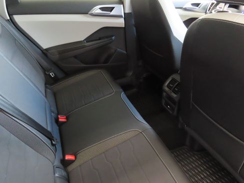 New 2025 Volkswagen Taos SE image 25