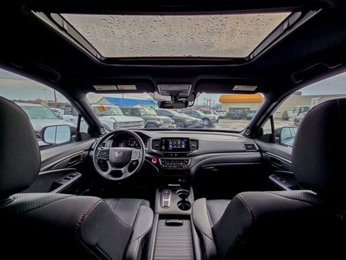 Used 2023 Honda Passport TrailSport image 2