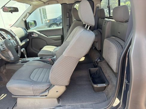 Used 2016 Nissan Frontier SV RWD image 11