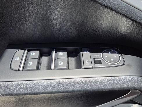 Used 2025 Kia Soul LX FWD image 30
