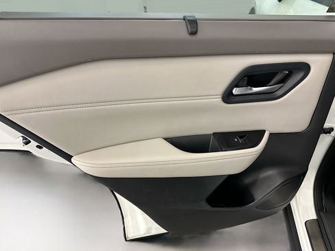 Used 2023 Nissan Rogue SL w/ SL Premium Package image 28