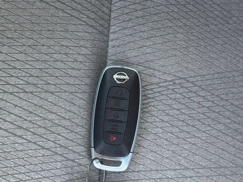 Used 2025 Nissan Rogue SV FWD image 27