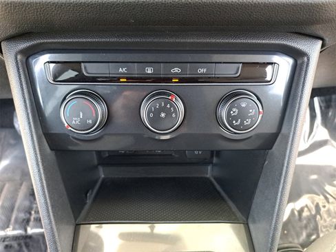 Used 2020 Volkswagen Tiguan S image 17