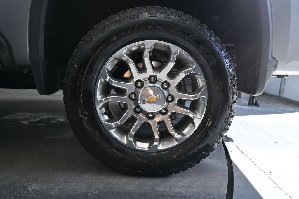 Used 2024 Chevrolet Silverado 2500 LTZ AWD/4WD image 12