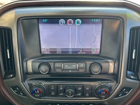 Used 2015 Chevrolet Silverado 2500 High Country w/ Duramax Plus Package image 28