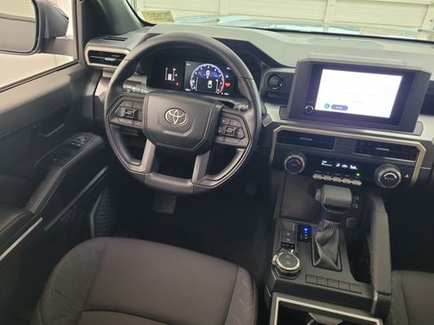 Certified 2026 Toyota Tacoma SR5 AWD/4WD image 17