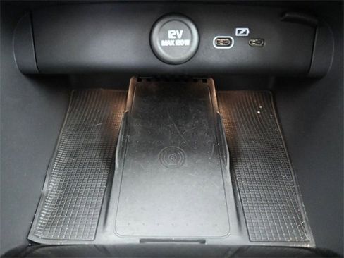 Used 2024 Volvo XC40 B5 Plus w/ Protection Package Premier image 11