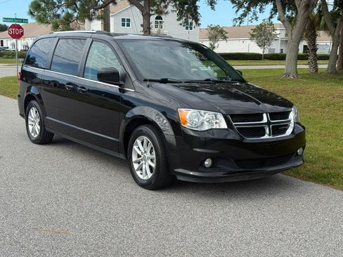 Used 2019 Dodge Grand Caravan SXT FWD image 1